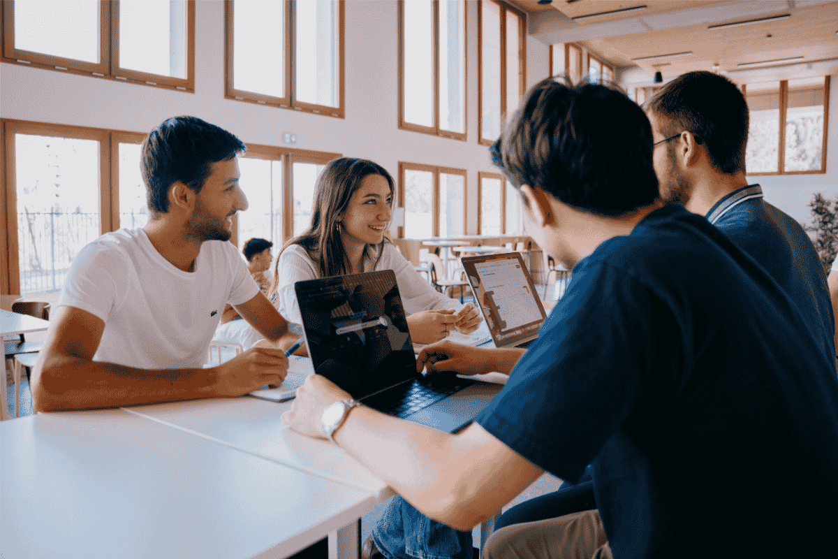 Étudiants Excelia en situation professionnelle